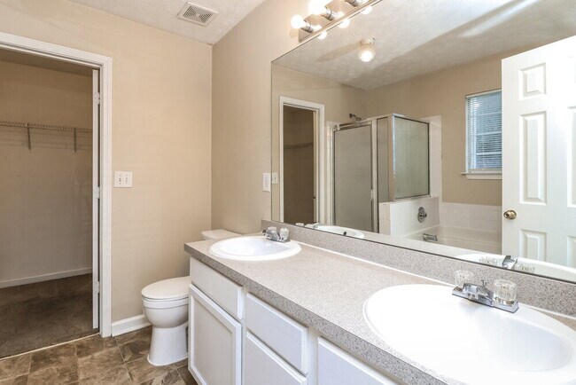 Building Photo - 841 Revena Dr