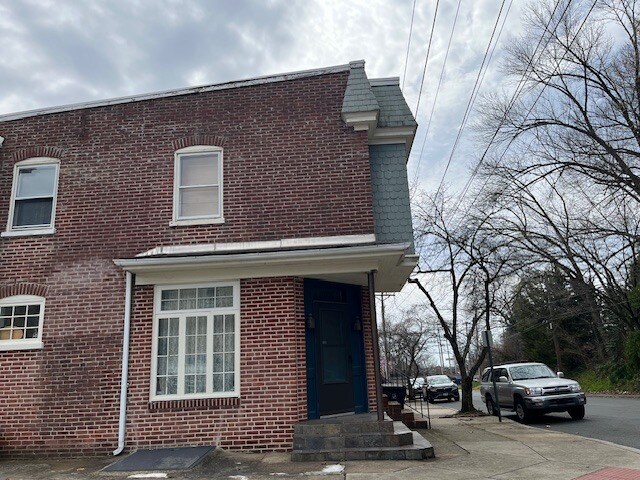 Building Photo - 730 Woodlawn Ave