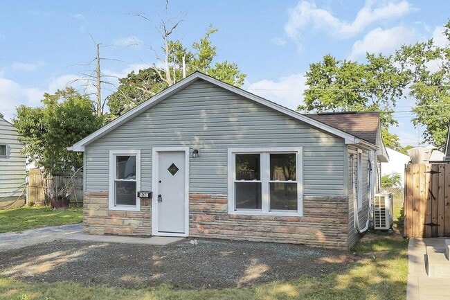 Building Photo - 561 Erickson Ave