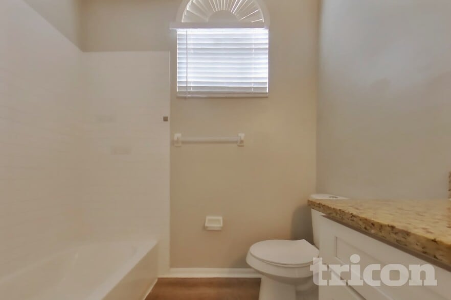 Building Photo - 1623 Chatham Cir