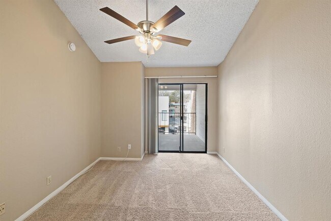 Building Photo - 203 E 31st St