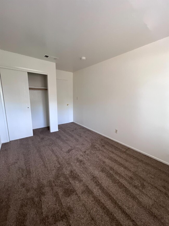 Building Photo - 471 Minnewawa Ave