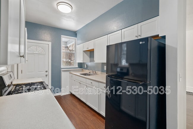 Building Photo - 439 Kingsboro St