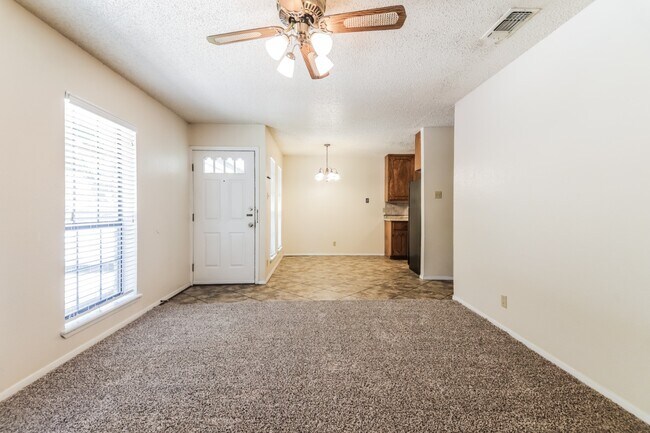 Building Photo - Charming 2BR/1BA Sherman Townhome with Private Fenced Backyard – Move-In Ready