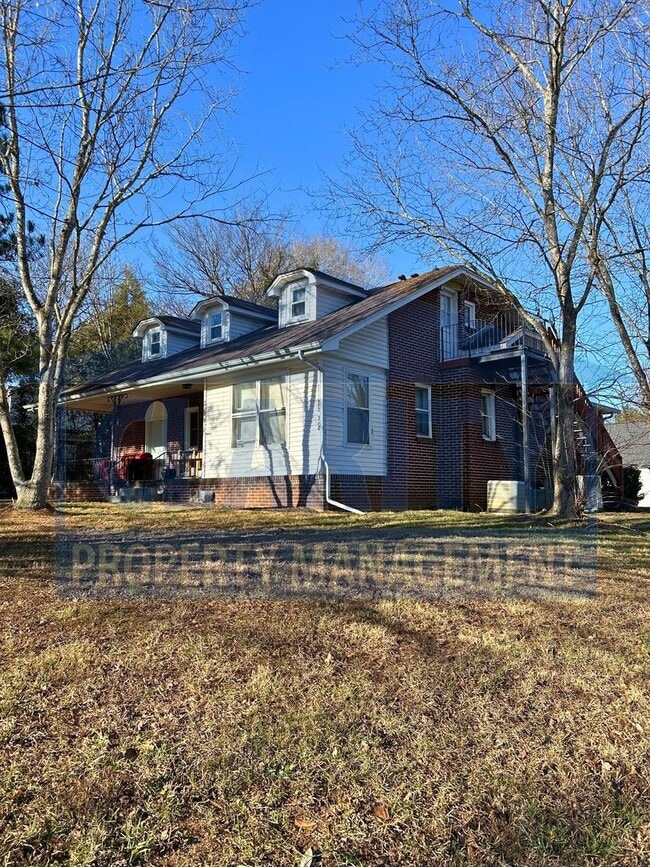 Building Photo - One bedroom apartment across from Lee University!
