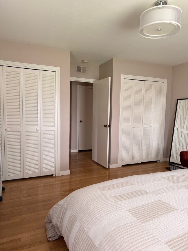 Building Photo - 3860 Linda Vista Ave