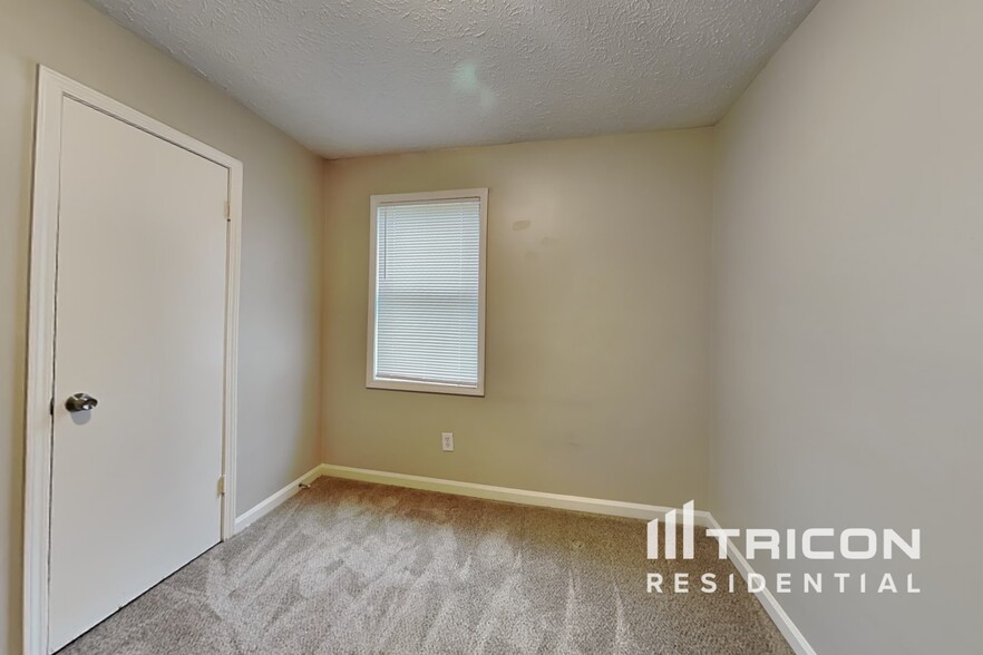 Building Photo - 4170 Summer Wood Dr