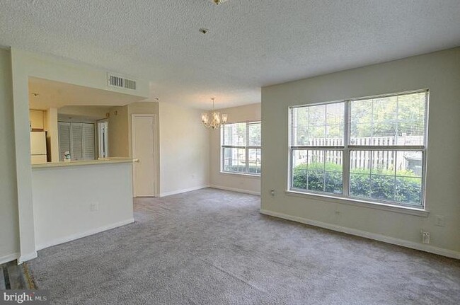 Family Room - 10401 Beacon Ridge Dr