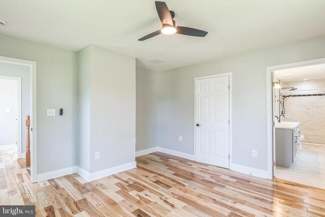 Building Photo - 400 Lake St