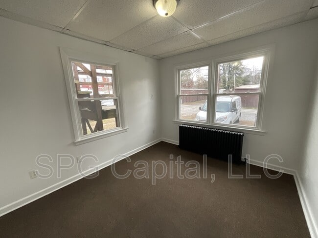 Building Photo - 284 W Jackson St