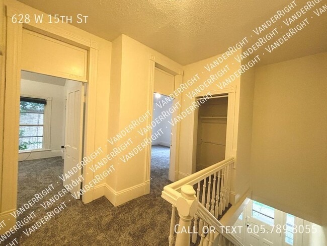 Building Photo - 628 W 15th St