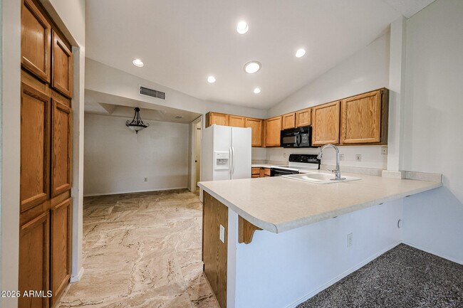 Building Photo - 3233 E Desert Cove Ave