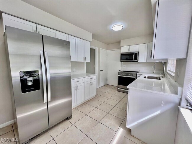 Building Photo - 2326 SE 8th Ave