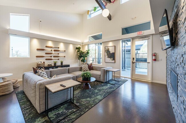 Building Photo - 8989 N Kale Cir