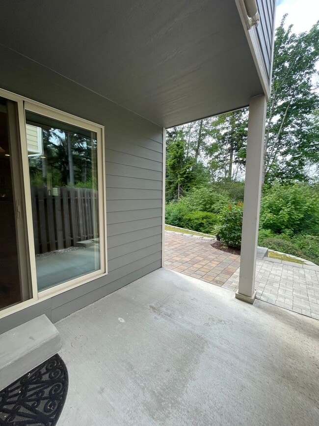 Building Photo - Beautiful 4 Bedroom in a small and exclusive neighborhood