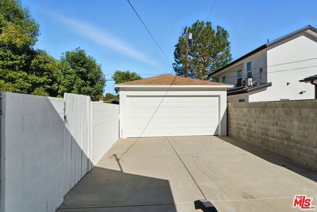 Building Photo - 7020 Bertrand Ave