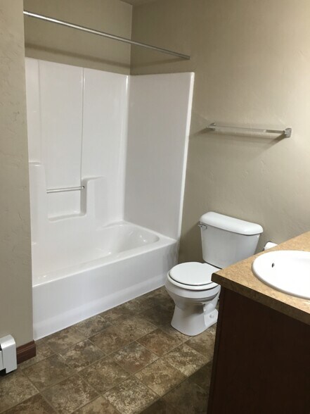 Building Photo - 3117 W Glenpark Dr