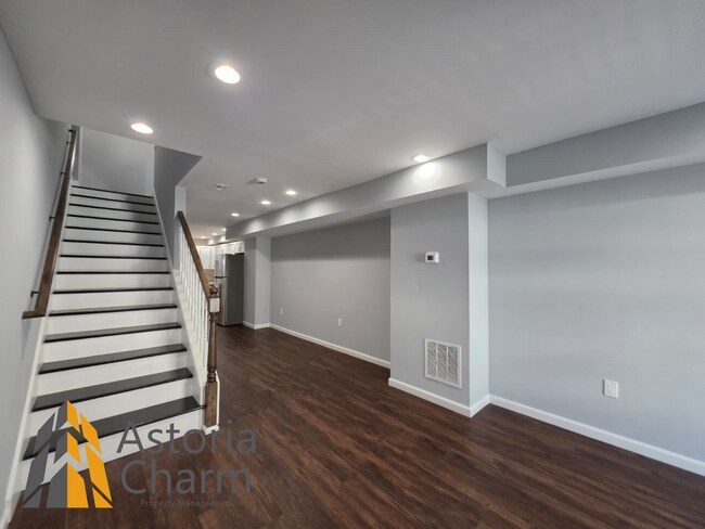 Building Photo - Renovated 2 Bedroom + Den, 3 Bath Home with Ensuites, Finished Basement and Stainless Appliances