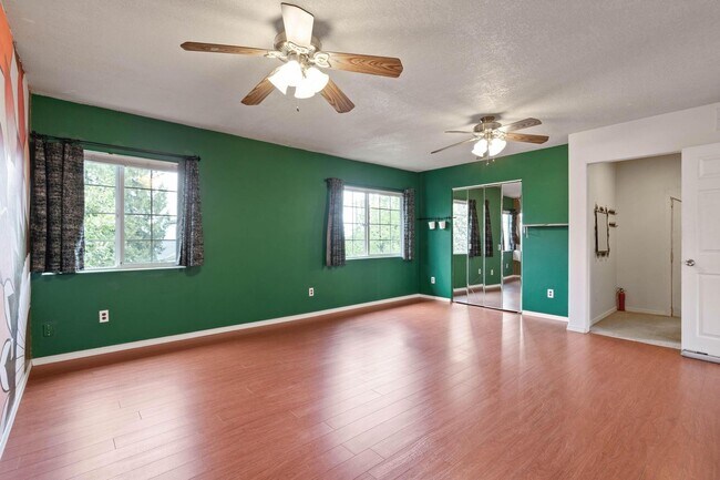 Building Photo - Unique, spacious 4-bdrm/3-bath Craftsman w/ lots of character. Bonus room, near Alberta District!