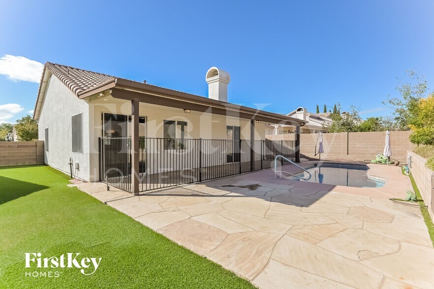 Building Photo - 2920 W Calle Lucinda