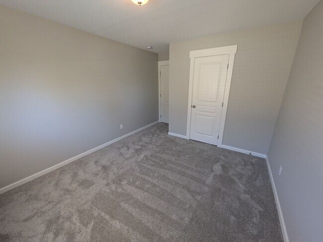 Building Photo - 404 Wallace St