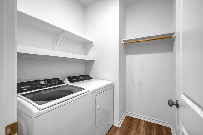 Building Photo - 551 Ruby Bnd Ln
