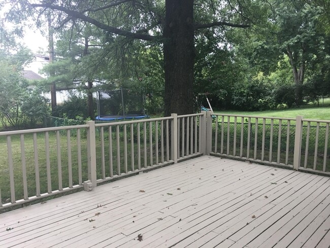 Building Photo - 669 W Main St