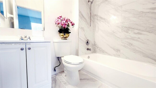 Building Photo - 741 SE 2nd St