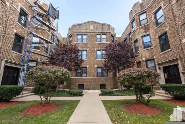 Primary Photo - 1 bedroom in Chicago IL 60657