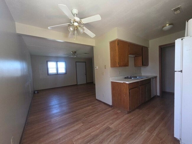 Building Photo - 1379 Parkside Dr