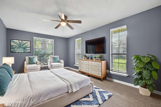 Building Photo - Spacious 3BR Home with Fireplace, Garage & Private Yard