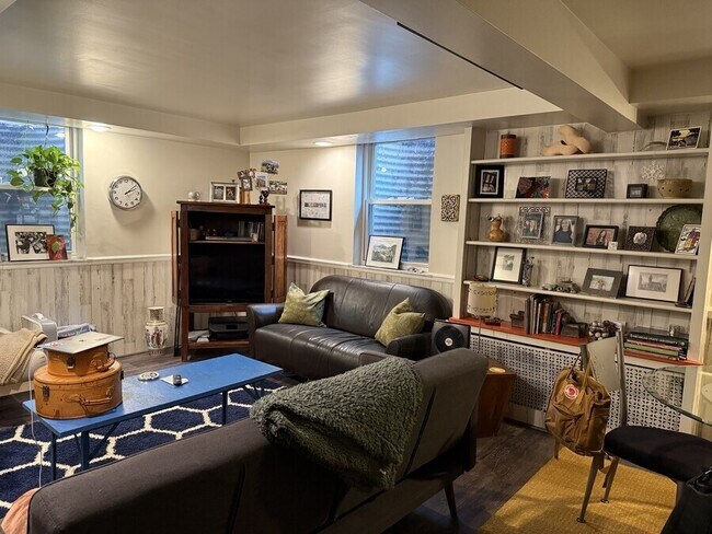 Building Photo - 811 S Fifth-811-05