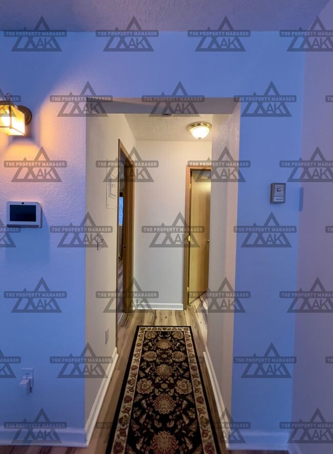 Building Photo - Charming Partially Furnished 2-Bedroom Condo for Rent