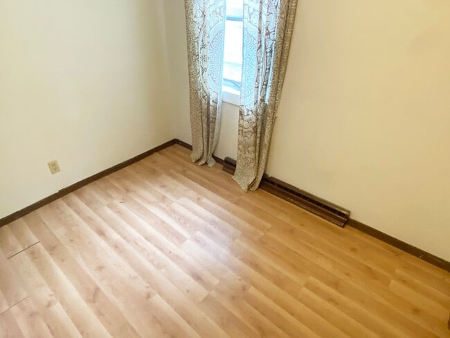 Building Photo - 2 BR Ranch Style Home with 1-Car Detached Garage