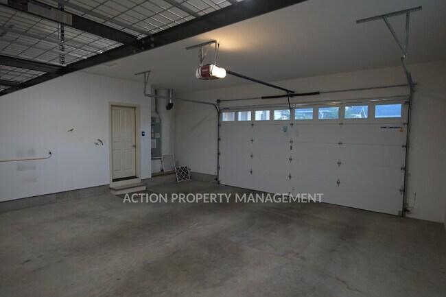 Building Photo - Beautiful custom-built 3 bed, 1 office, 2 bath, 2 car garage in Sequim