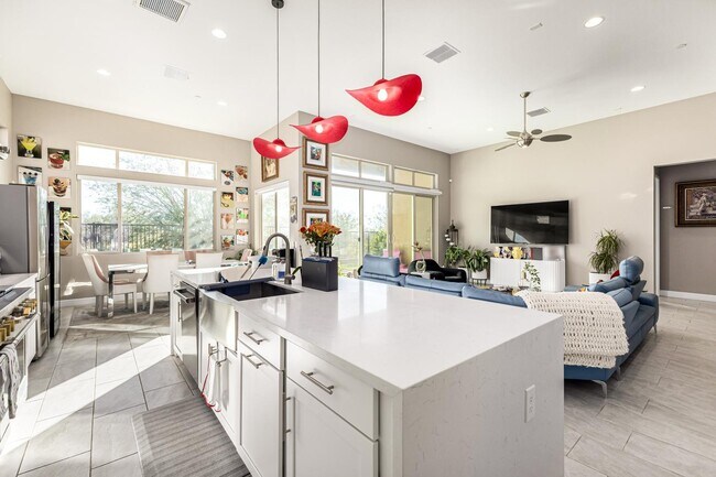 Building Photo - 7611 E Camino Vivaz