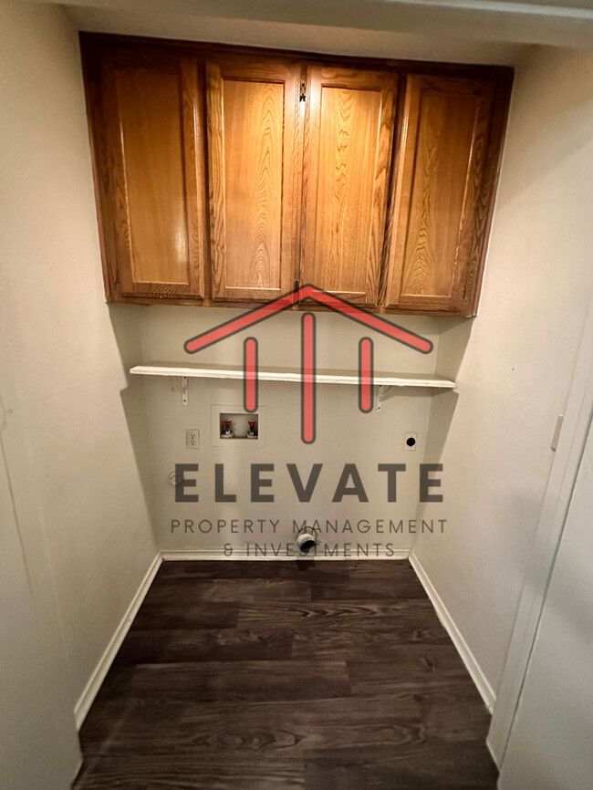 Building Photo - Cozy 2 bed/2bath duplex nestled in Moore E...