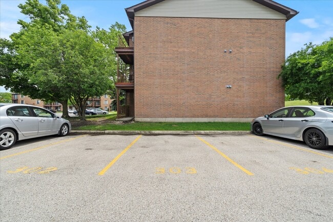 Building Photo - 708 Briar Hill Ln