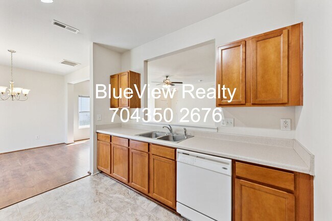Building Photo - 8605 Redding Glen Ave