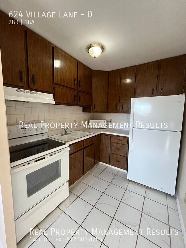 Building Photo - 624 Village Ln