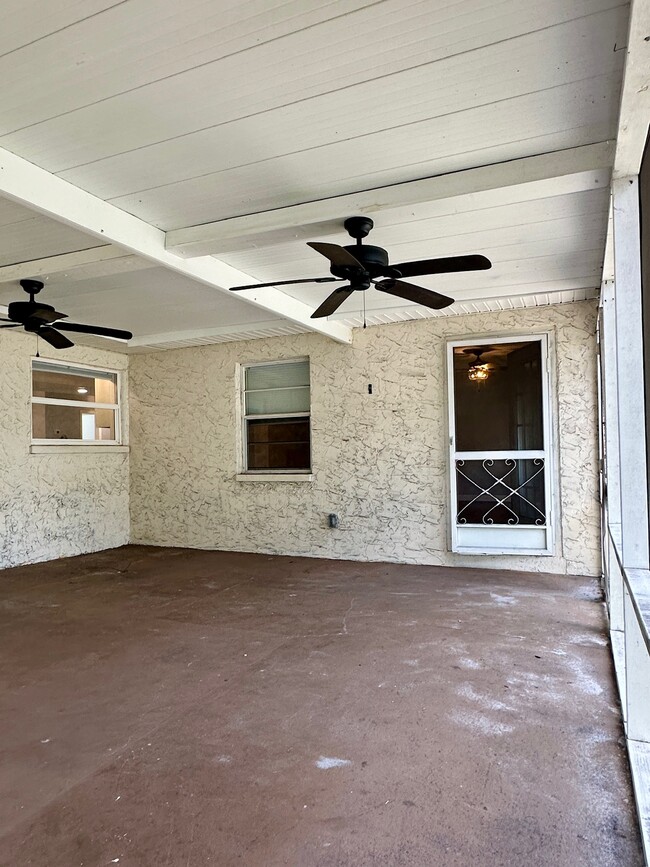 Building Photo - 5936 Elm St