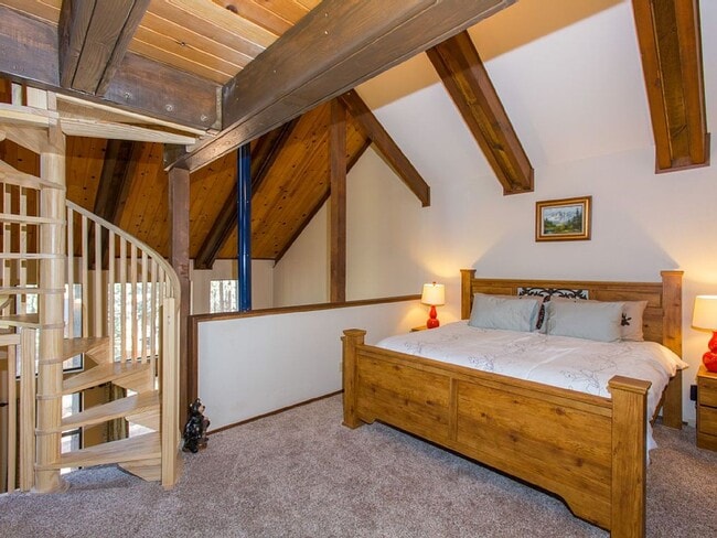 Building Photo - A Rare find in Tahoe! Spacious 4Bd house a...