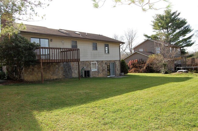 Building Photo - Available for the 2026-2027 leasing term