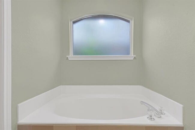 Building Photo - 4900 Tiger Lily Way