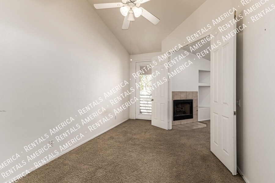 Building Photo - 7550 E Earll Dr