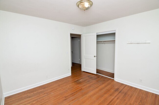 Building Photo - 729 Richfield Dr