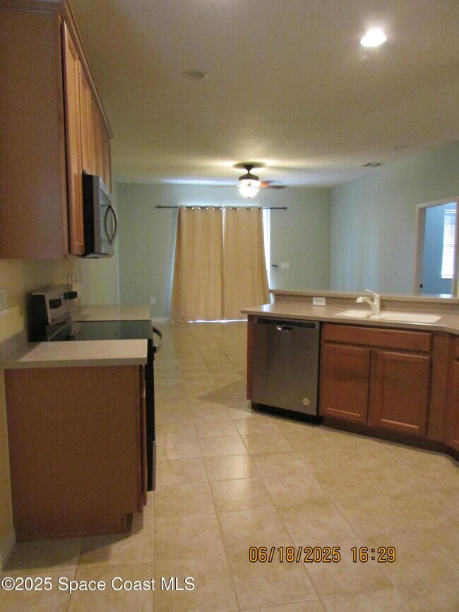 Building Photo - 1708 Maeve Cir