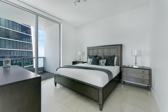 Building Photo - 900 Biscayne Blvd