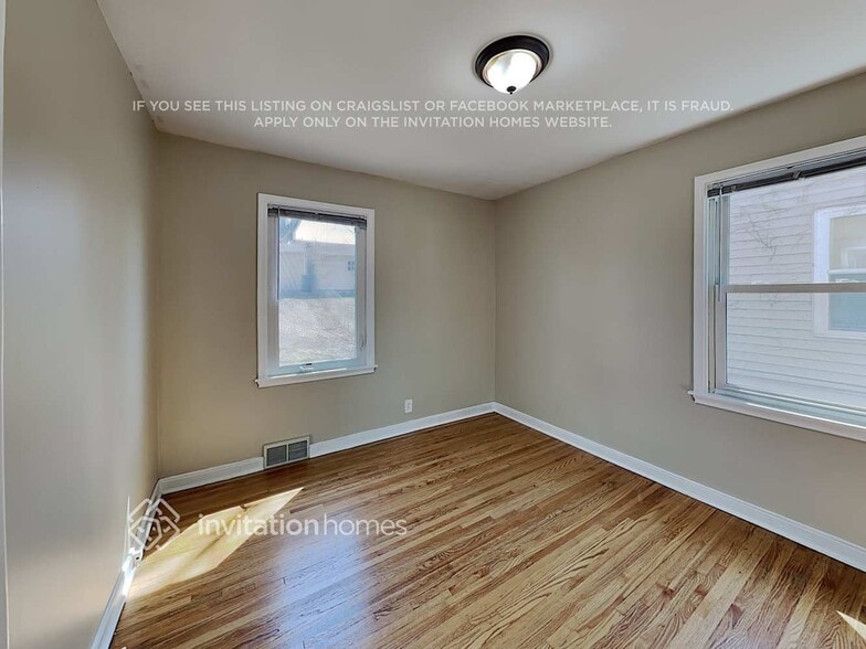 Building Photo - 5613 27th Ave S