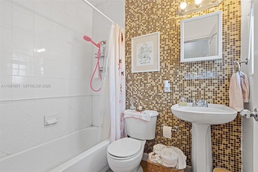 Building Photo - 45 Antilla Ave